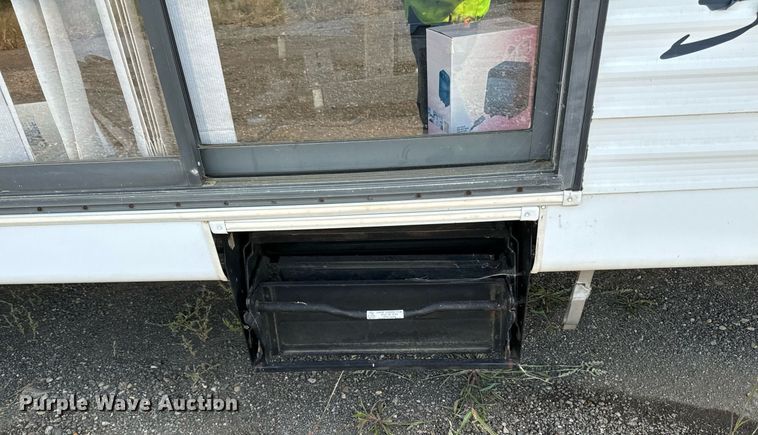 image for item DN0752 2001 Forrest River  Sandpiper 38BHDS camper