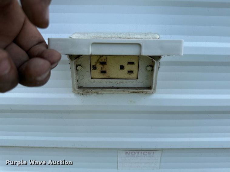 image for item DN0752 2001 Forrest River  Sandpiper 38BHDS camper