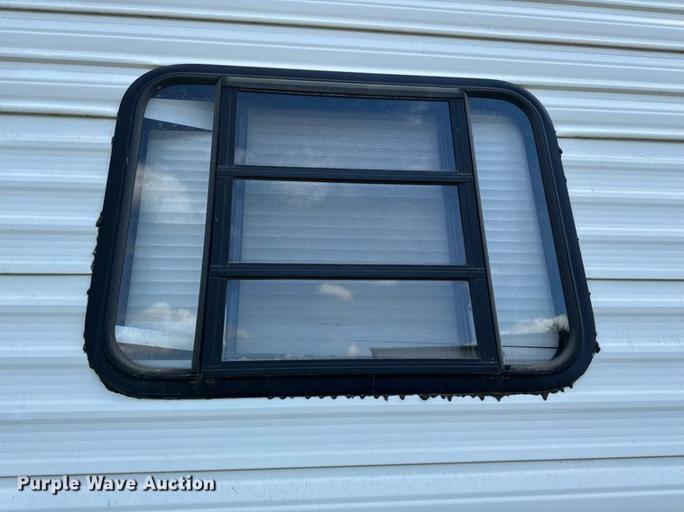 image for item DN0752 2001 Forrest River  Sandpiper 38BHDS camper