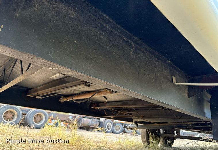 image for item DN0752 2001 Forrest River  Sandpiper 38BHDS camper