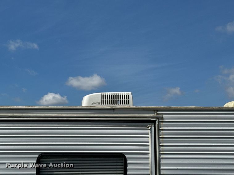 image for item DN0752 2001 Forrest River  Sandpiper 38BHDS camper