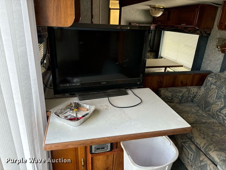 image for item DN0752 2001 Forrest River  Sandpiper 38BHDS camper