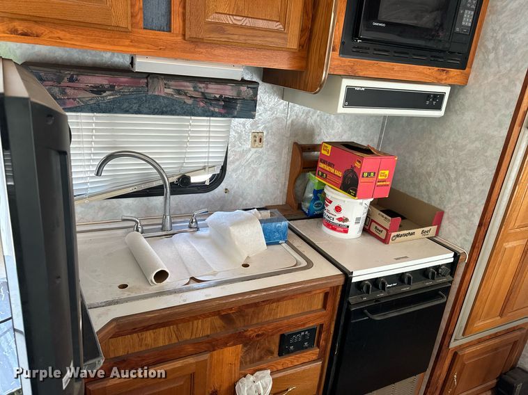 image for item DN0752 2001 Forrest River  Sandpiper 38BHDS camper