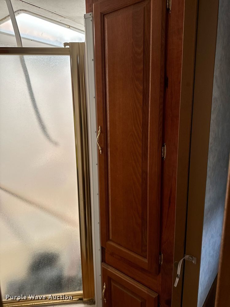 image for item DN0752 2001 Forrest River  Sandpiper 38BHDS camper