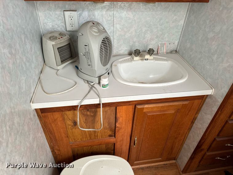 image for item DN0752 2001 Forrest River  Sandpiper 38BHDS camper