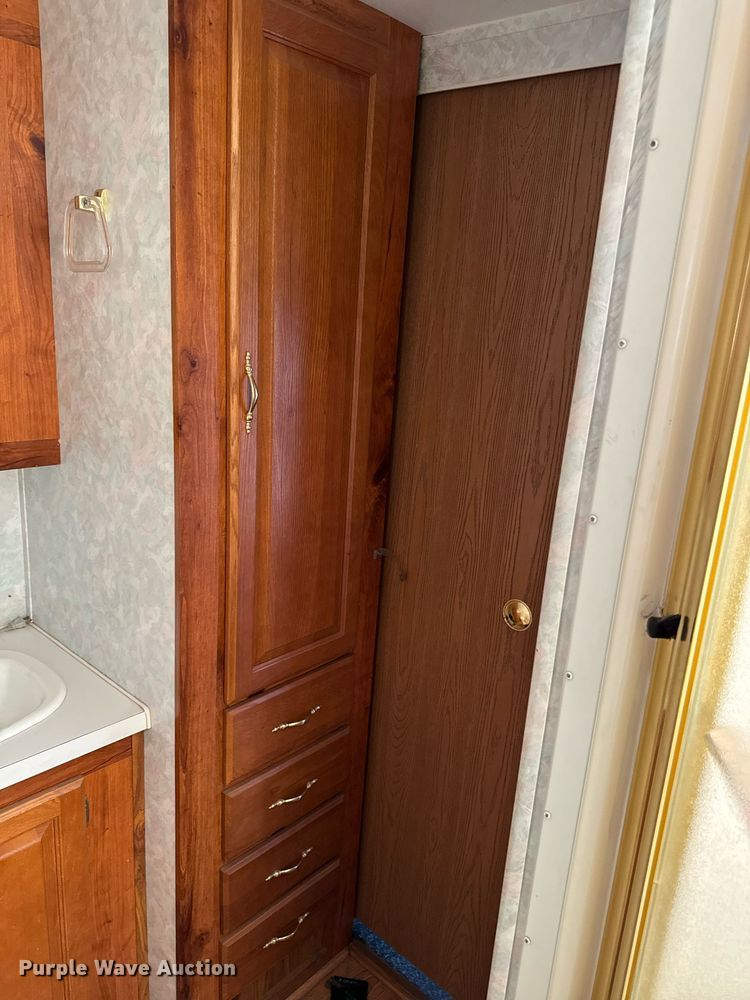 image for item DN0752 2001 Forrest River  Sandpiper 38BHDS camper