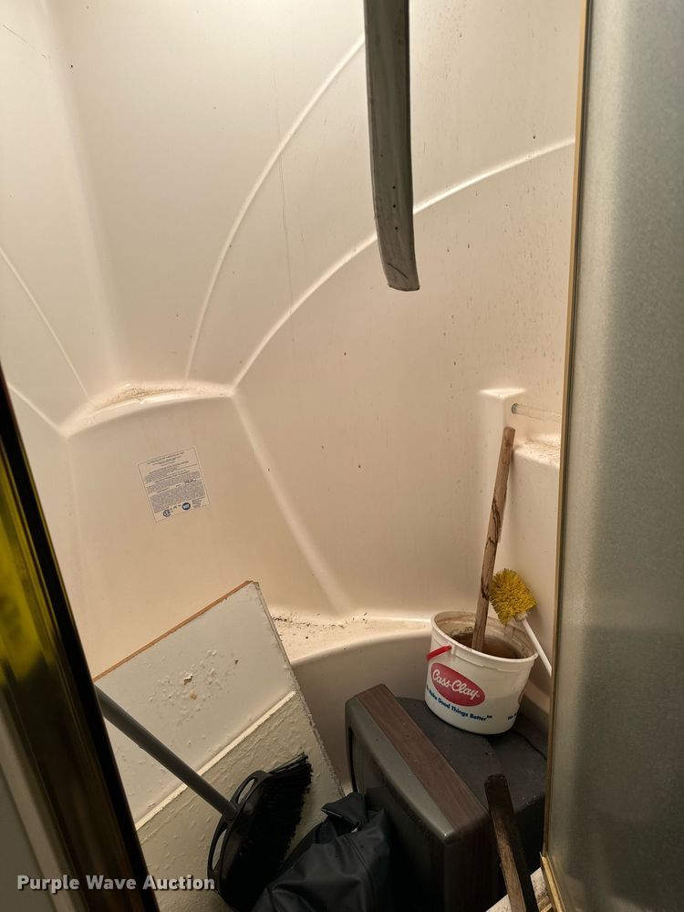 image for item DN0752 2001 Forrest River  Sandpiper 38BHDS camper