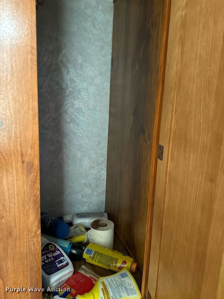 image for item DN0752 2001 Forrest River  Sandpiper 38BHDS camper