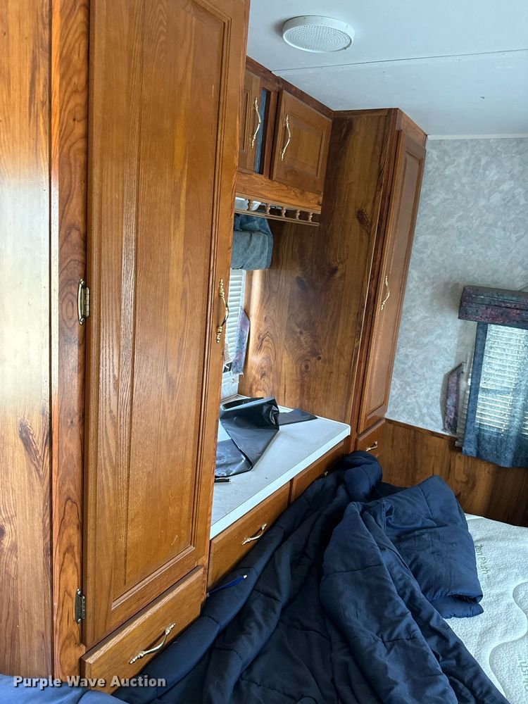 image for item DN0752 2001 Forrest River  Sandpiper 38BHDS camper