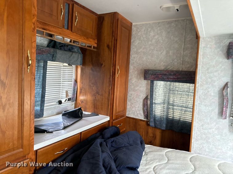 image for item DN0752 2001 Forrest River  Sandpiper 38BHDS camper