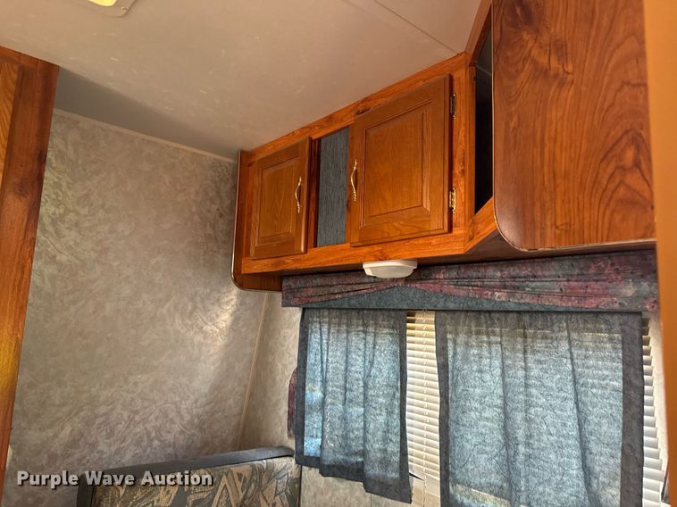 image for item DN0752 2001 Forrest River  Sandpiper 38BHDS camper