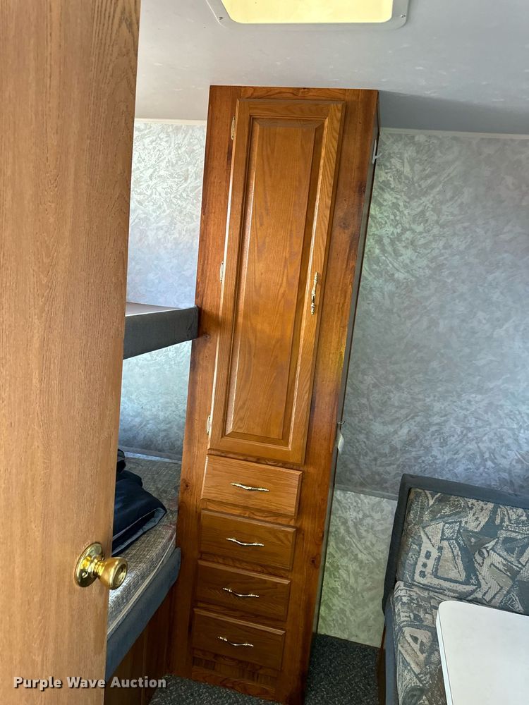 image for item DN0752 2001 Forrest River  Sandpiper 38BHDS camper