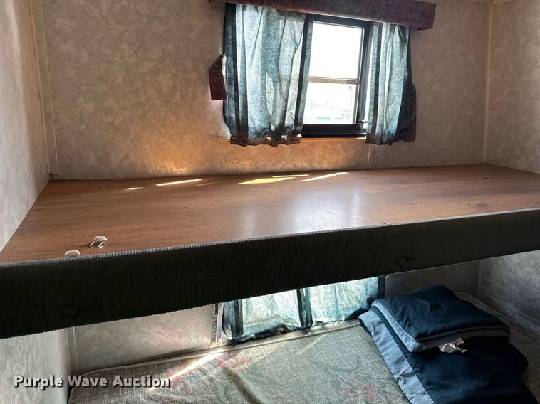 image for item DN0752 2001 Forrest River  Sandpiper 38BHDS camper