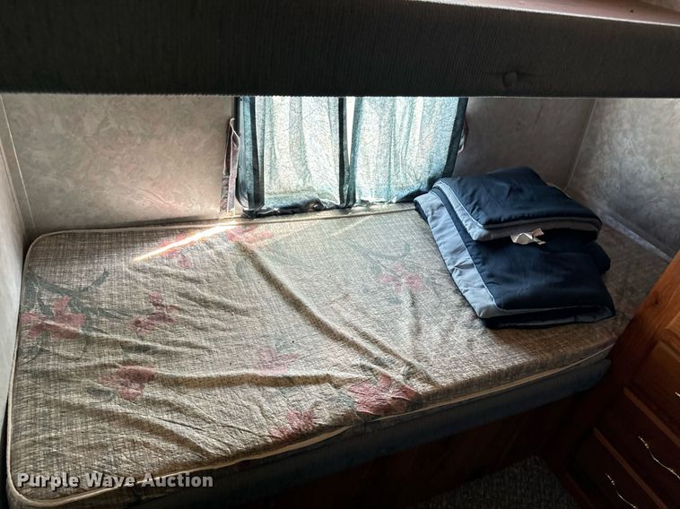 image for item DN0752 2001 Forrest River  Sandpiper 38BHDS camper