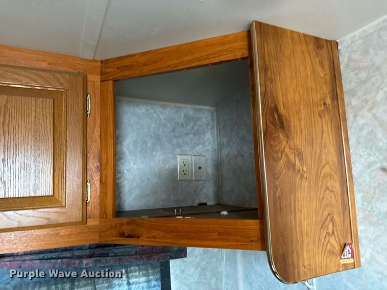 image for item DN0752 2001 Forrest River  Sandpiper 38BHDS camper