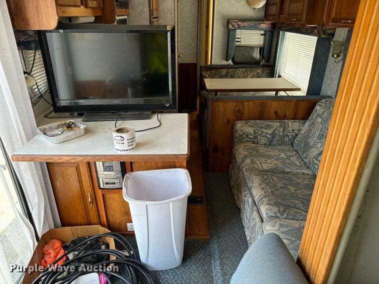 image for item DN0752 2001 Forrest River  Sandpiper 38BHDS camper