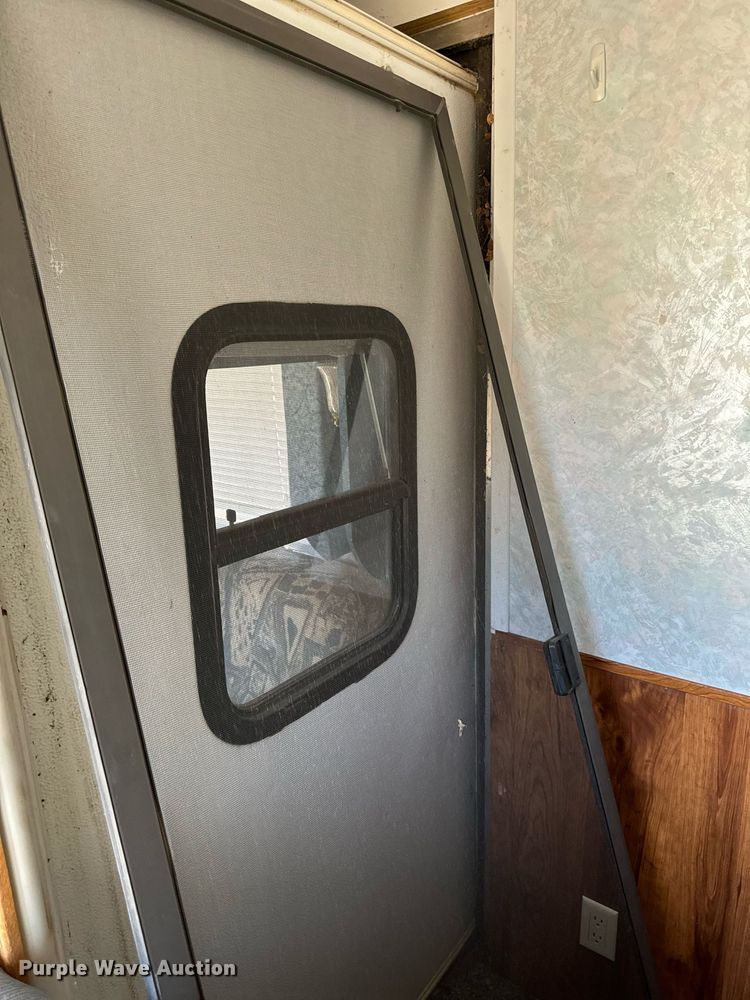 image for item DN0752 2001 Forrest River  Sandpiper 38BHDS camper