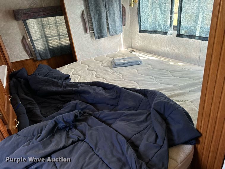 image for item DN0752 2001 Forrest River  Sandpiper 38BHDS camper