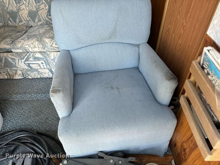 image for item DN0752 2001 Forrest River  Sandpiper 38BHDS camper