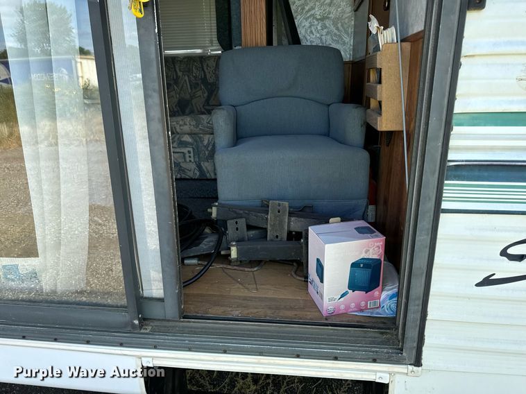 image for item DN0752 2001 Forrest River  Sandpiper 38BHDS camper