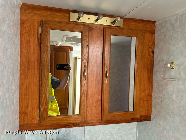 image for item DN0752 2001 Forrest River  Sandpiper 38BHDS camper