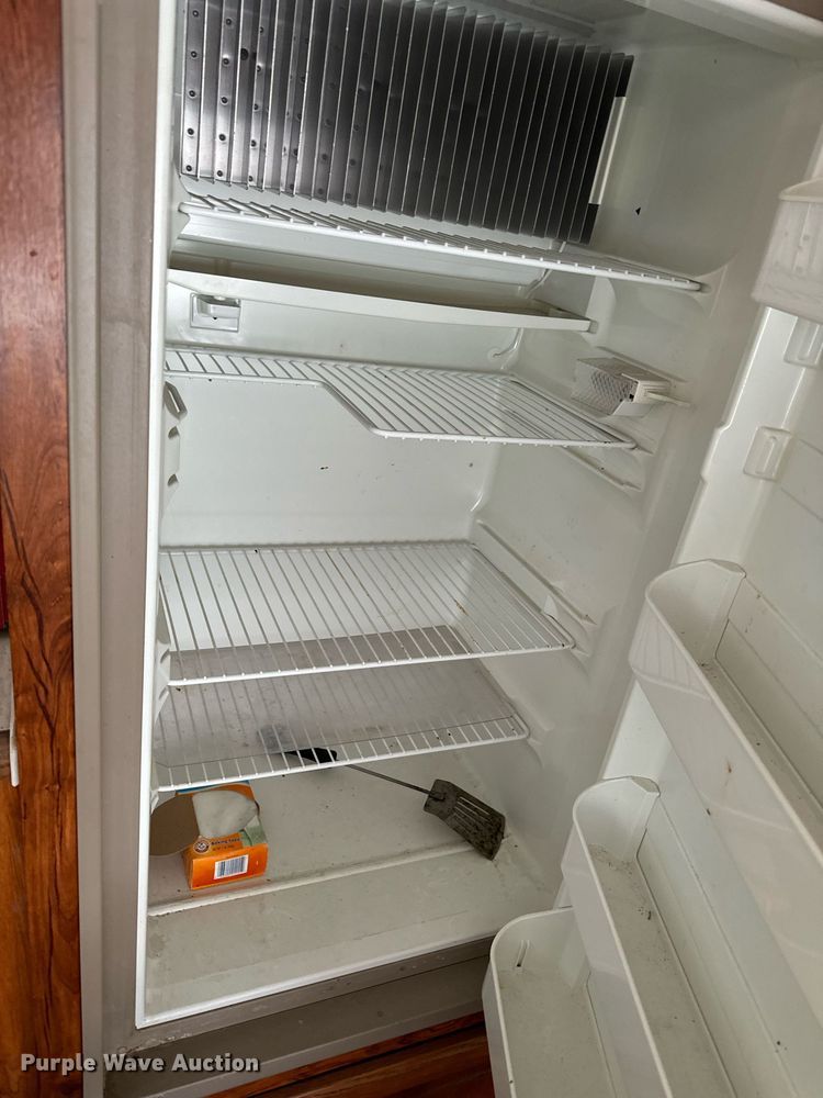 image for item DN0752 2001 Forrest River  Sandpiper 38BHDS camper