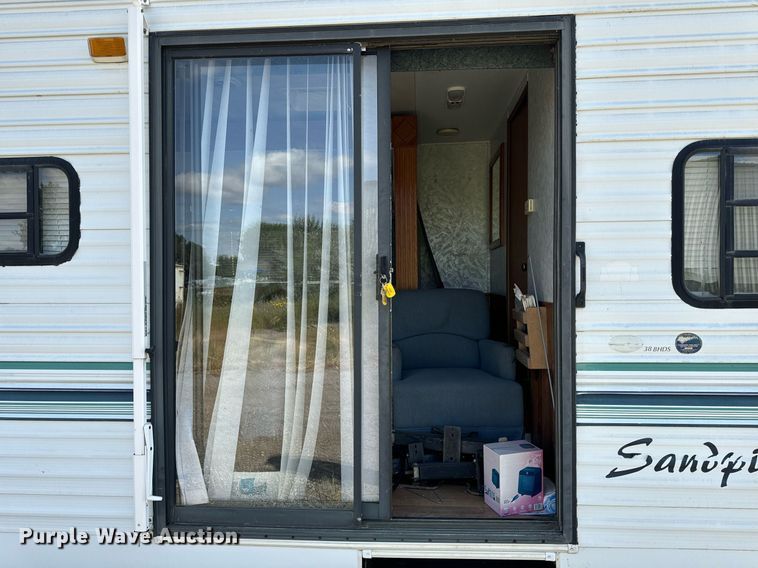 image for item DN0752 2001 Forrest River  Sandpiper 38BHDS camper