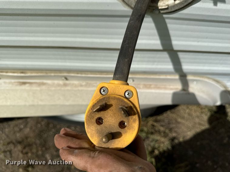 image for item DN0752 2001 Forrest River  Sandpiper 38BHDS camper