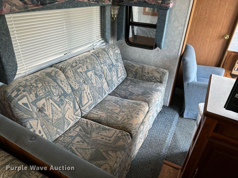 image for item DN0752 2001 Forrest River  Sandpiper 38BHDS camper