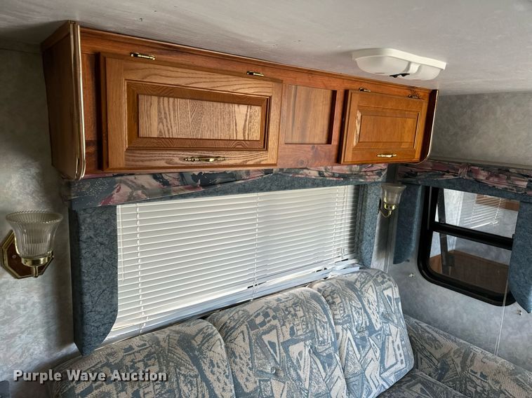 image for item DN0752 2001 Forrest River  Sandpiper 38BHDS camper