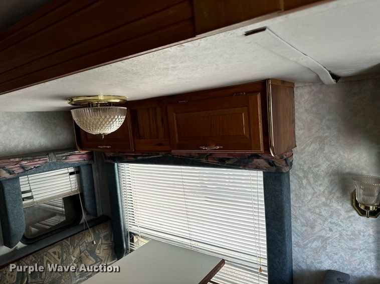 image for item DN0752 2001 Forrest River  Sandpiper 38BHDS camper