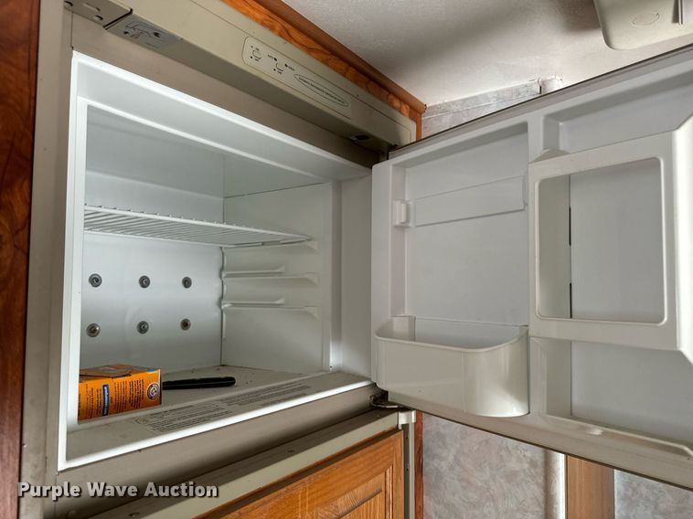 image for item DN0752 2001 Forrest River  Sandpiper 38BHDS camper