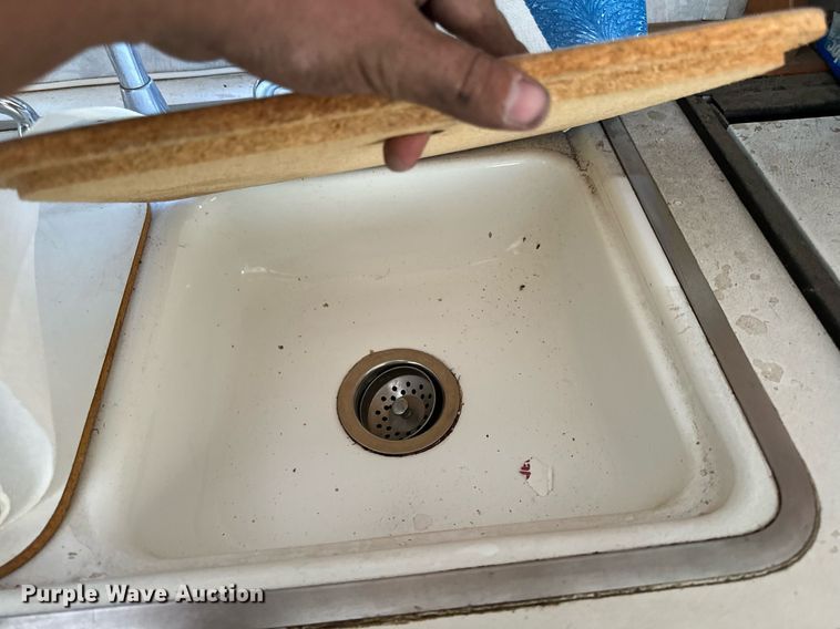 image for item DN0752 2001 Forrest River  Sandpiper 38BHDS camper