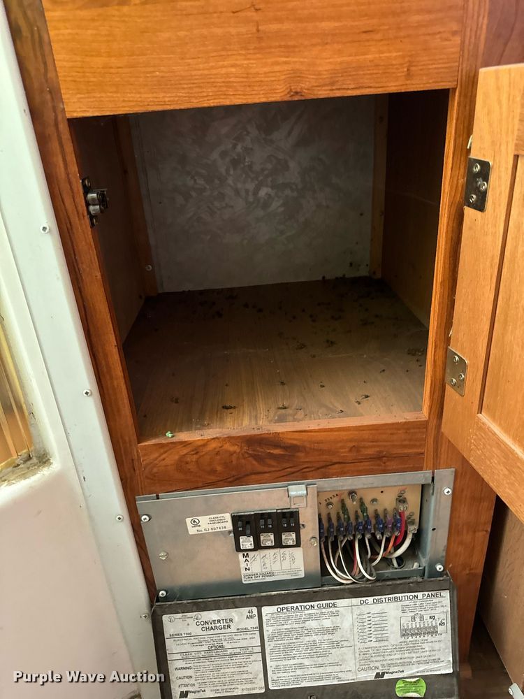 image for item DN0752 2001 Forrest River  Sandpiper 38BHDS camper