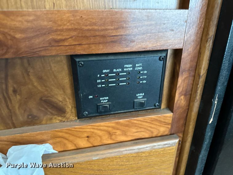 image for item DN0752 2001 Forrest River  Sandpiper 38BHDS camper