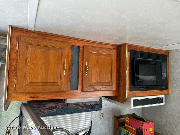 image for item DN0752 2001 Forrest River  Sandpiper 38BHDS camper