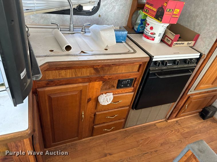 image for item DN0752 2001 Forrest River  Sandpiper 38BHDS camper