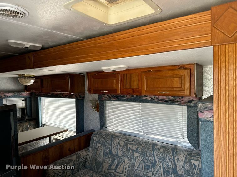 image for item DN0752 2001 Forrest River  Sandpiper 38BHDS camper