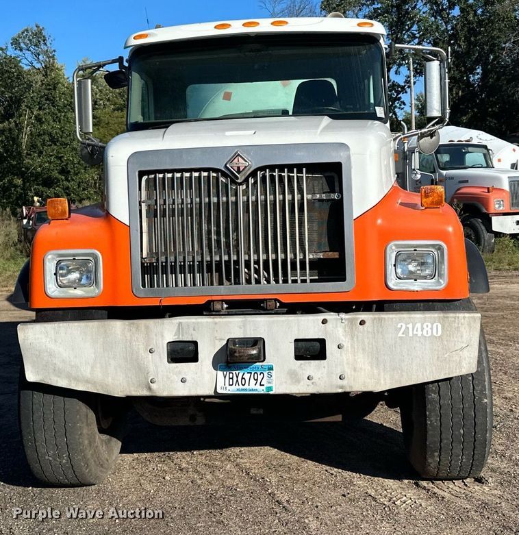 image for item DN0771 2004 International  5500i ready mix truck