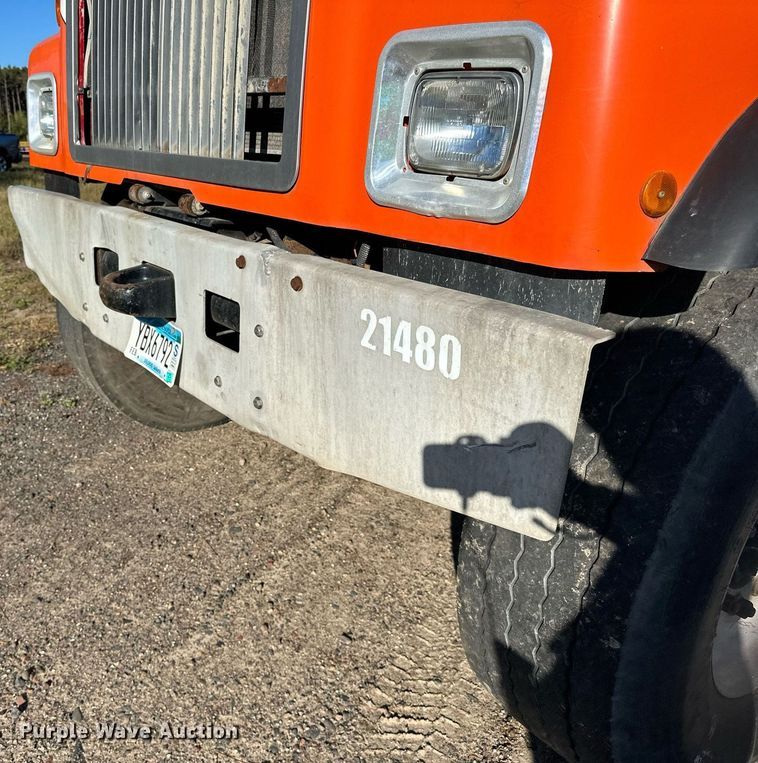 image for item DN0771 2004 International  5500i ready mix truck