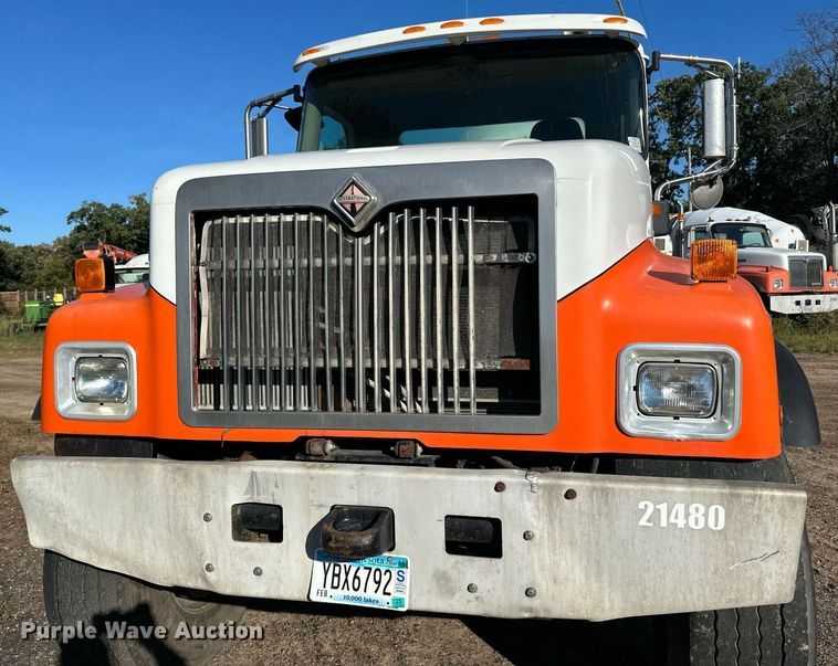 image for item DN0771 2004 International  5500i ready mix truck