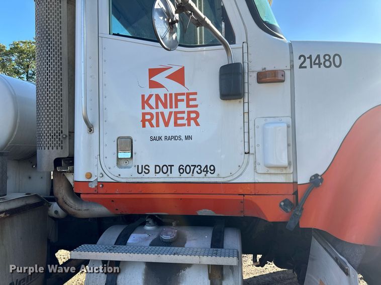 image for item DN0771 2004 International  5500i ready mix truck