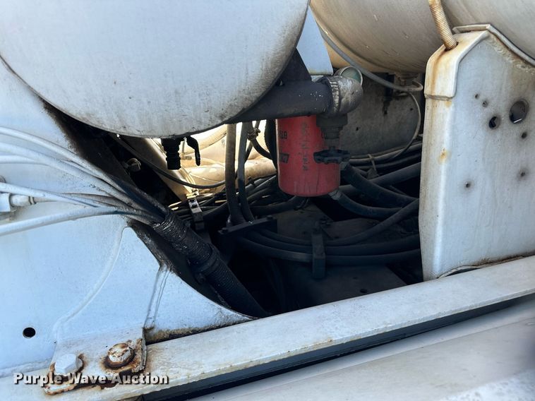 image for item DN0771 2004 International  5500i ready mix truck