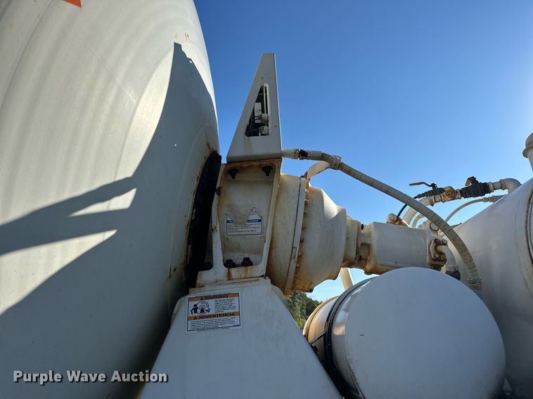 image for item DN0771 2004 International  5500i ready mix truck