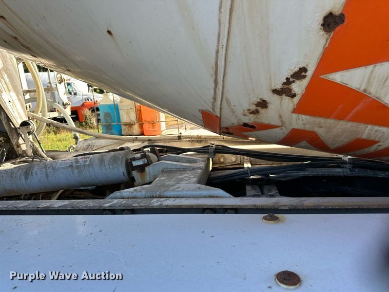 image for item DN0771 2004 International  5500i ready mix truck