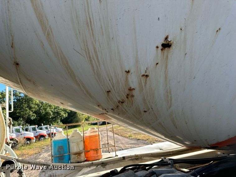 image for item DN0771 2004 International  5500i ready mix truck