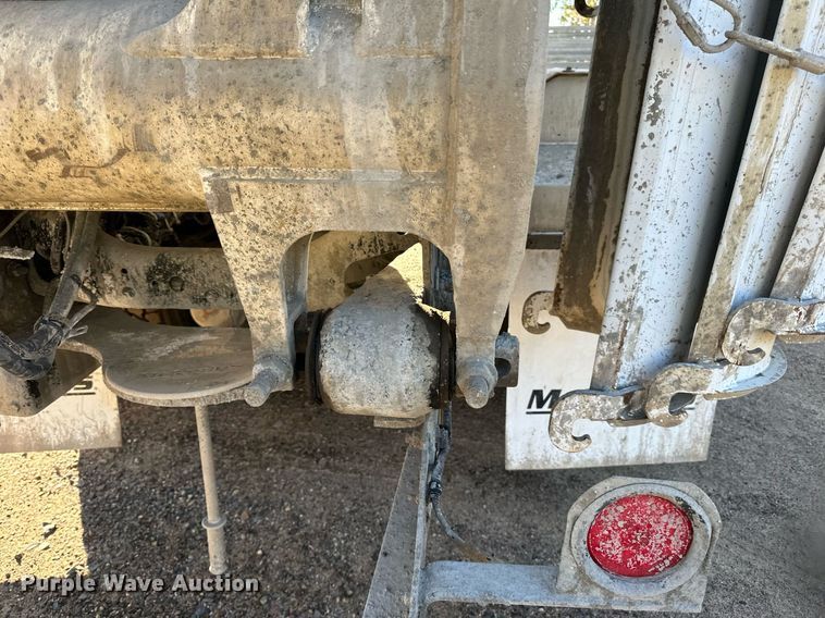 image for item DN0771 2004 International  5500i ready mix truck