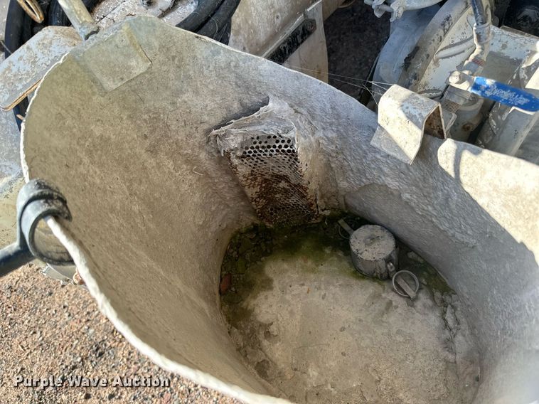 image for item DN0771 2004 International  5500i ready mix truck