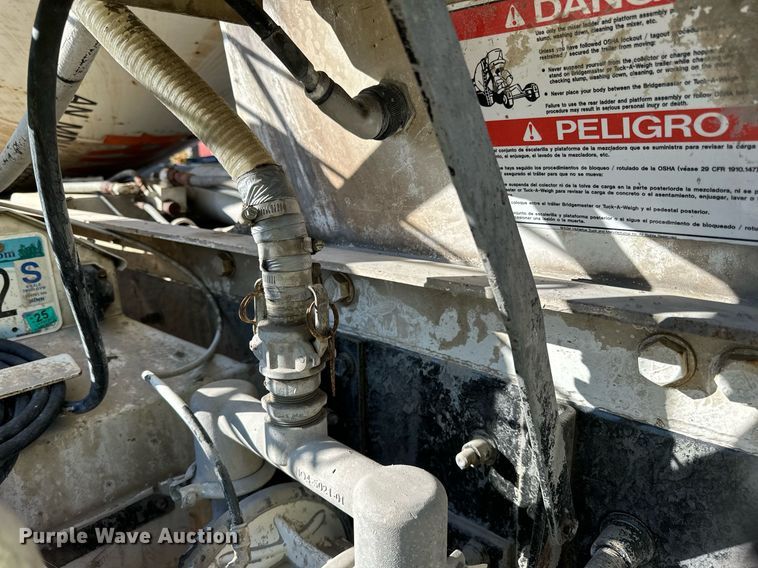 image for item DN0771 2004 International  5500i ready mix truck