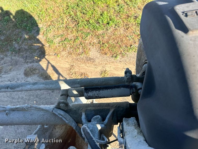 image for item DN0771 2004 International  5500i ready mix truck